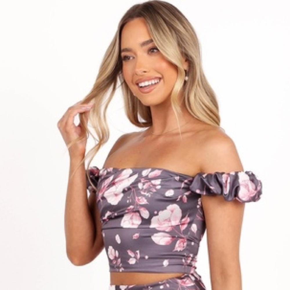 Petal & Pup Arabella Floral Crop Top Size Small Gray Pink - Picture 2 of 12